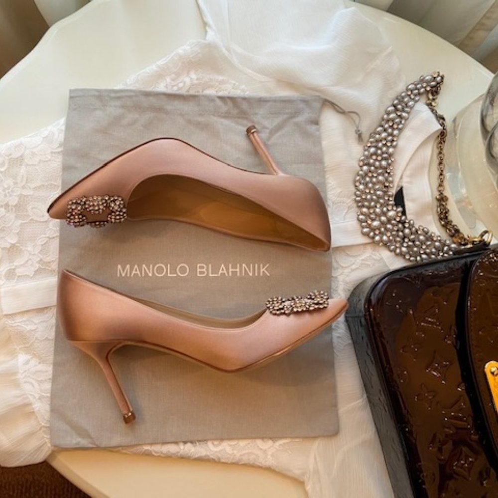Manolo Blahnik Hangisi 90 Embellished Satin Pumps